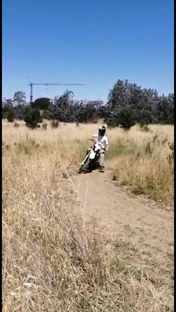 GroundZ17989082's tweet photo. Stamani primo test di ground zero a cura dei fantastici manager @ayrton_zinni e @Dragonbol_ . Ottimo feeling con la #moto e buon passo , ma si deve ancora #martellare. #gasamartello https://t.co/zhes1zTZpo