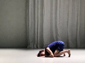 ConnyJanssen's tweet photo. Vanavond weer 4 voorstellingen te zien van #MonumentsinSolitude
Een uniek project dat deze tijd van sociale #isolatie vangt in 9 persoonlijke #solo’s van de dansers.
En geweldig dat we dat kunnen delen met #publiek in ons
#HuisConnyJanssenDanst
#live @rotterdam #Katendrecht https://t.co/mWNoA4eBFM