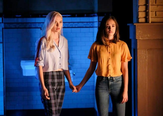 #specialFF to my lovely dear sister @Brokensiphoner I will always stand by her and protect her . I love you sister so much