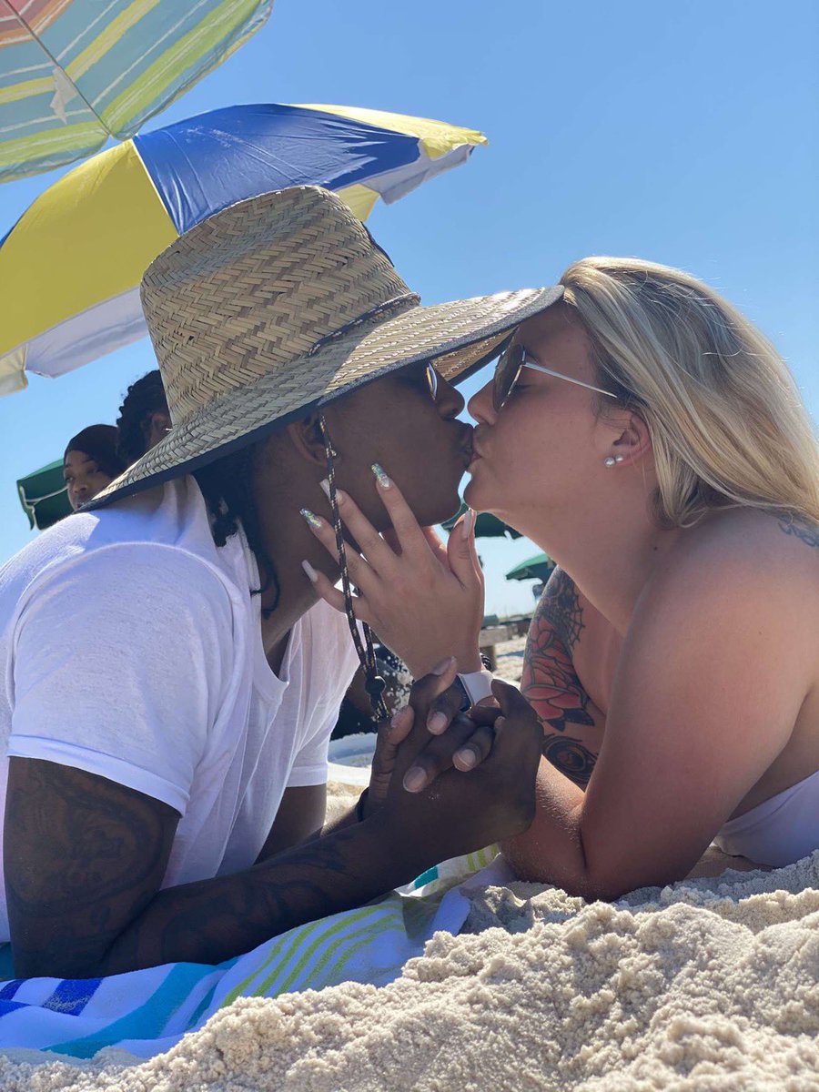 ThtTattedBitch's tweet photo. Just some favorites of my love &amp; I on vacay 🏖 🌊 🐚 https://t.co/AmTu8i1jfm