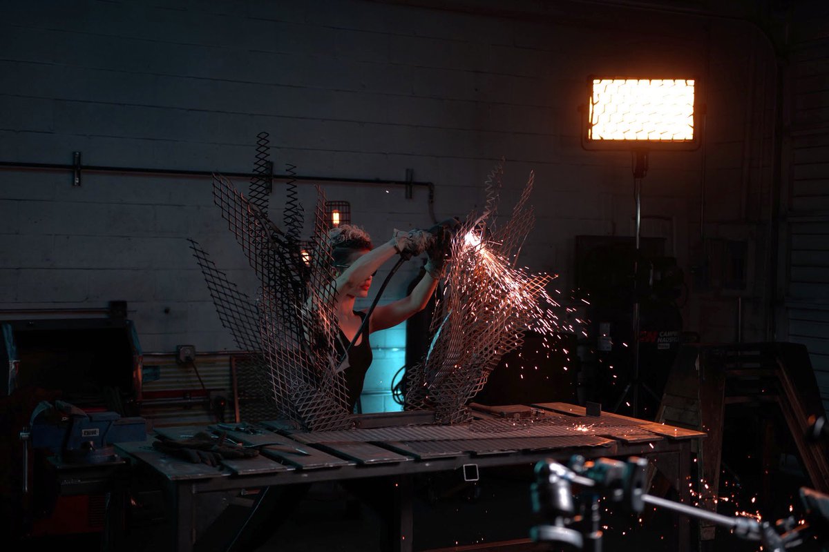 LEDGO_LED's tweet photo. #cinemagraph by @grahamtesheldon using latest firmware on #sigmafp camera and @sigmacinelens. Edge lit by #LEDGO #MagicHueG260 and @honeycrates grid.
.
.
Welder: @theaulrich https://t.co/Uekx49qRM9