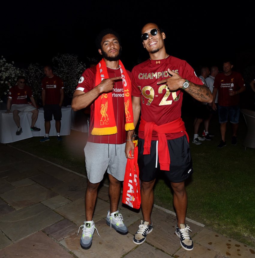AnfieldGt's tweet photo. La mejor pareja de centrales de la liga. https://t.co/syOtdInZ0j