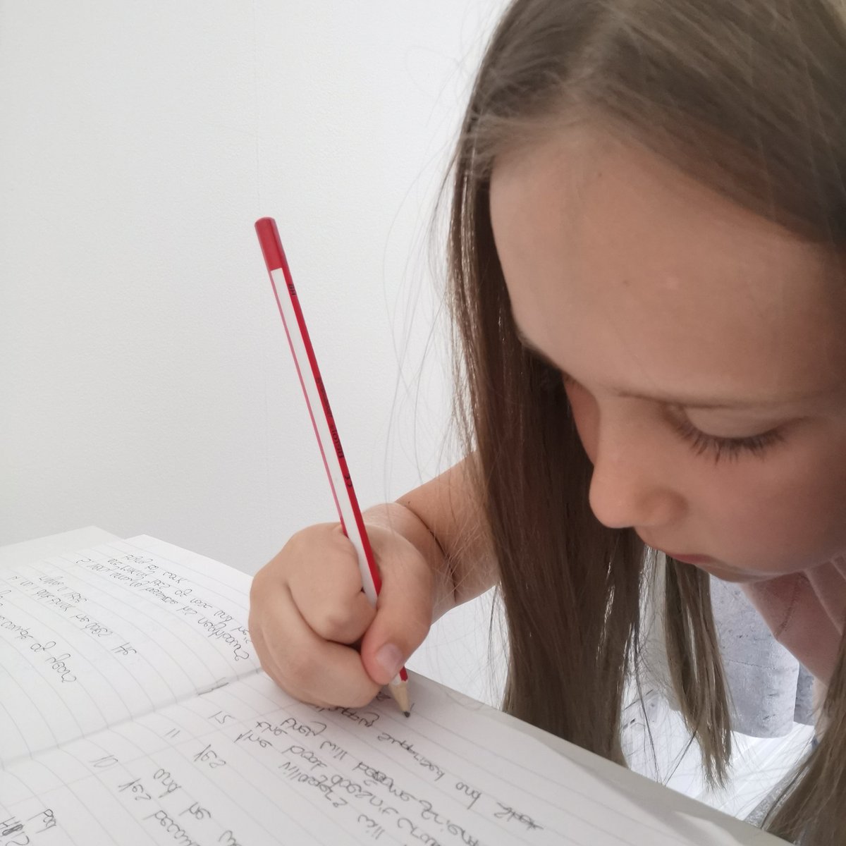 Clarabel_79's tweet photo. Robyn has been working when i/mum  have been on conference calls 📞😊👍@stbartscey4 https://t.co/t8EAeicTm7