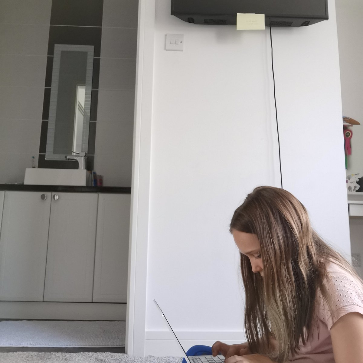 Clarabel_79's tweet photo. Robyn has been working when i/mum  have been on conference calls 📞😊👍@stbartscey4 https://t.co/t8EAeicTm7