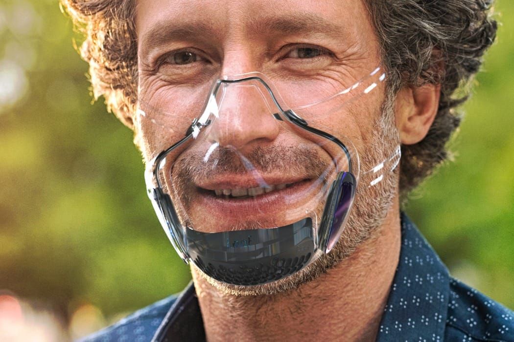 EcoInventos's tweet photo. Primera mascarilla transparente certificada, con esterilización ultravioleta, para mostrar tu sonrisa :)

https://t.co/O1FpqNIWVs https://t.co/VoYnotgWDr