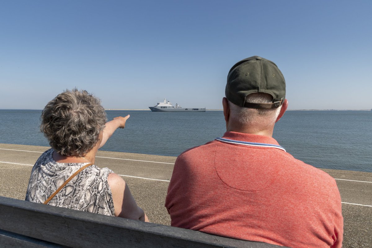 kon_marine's tweet photo. https://t.co/JJ5CCX3Kc5. Karel Doorman is na 2,5 maand weer terug in haar thuishaven na inzet in het Caribisch gebied ter ondersteuning van de lokale autoriteiten in de strijd tegen het coronavirus. #Covid19 #caribsupport #defensie #koninklijkemarine #denhelder https://t.co/z68eFzxYkG