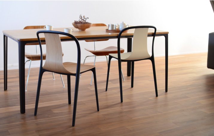 ニイツマサトル いろんな椅子 を用意してあげたいですが 今ぱっと思いついたのはvitraというメーカーのベルヴィルチェアですかね きっと石田ゆりこさんに似合うと思うんですよね 笑 優雅さと言いますか 品のある佇まいの中に女性らしい柔らかさも兼ね