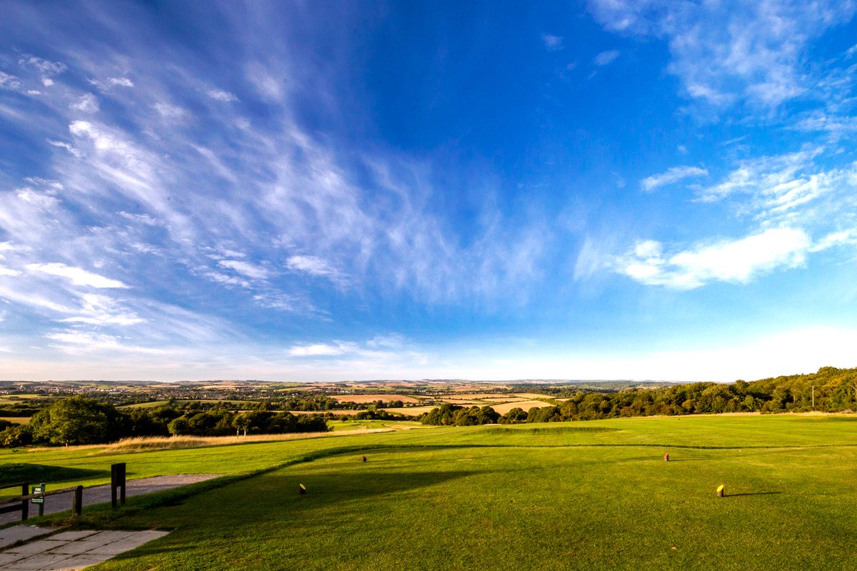 ⛳️ CAME DOWN VIRTUAL TOUR ⛳️
Hole 1 – Casterbridge – 435 yards – par 4. 

Standing at the first tee you have a beautiful view of Dorchester. The view gives the hole its name ‘Casterbridge’ taken from Thomas Hardy’s name for Dorchester. 

@DorchesterTIC