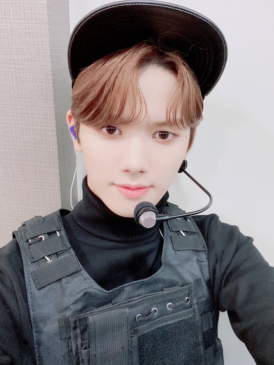 CRAVITY_twt's tweet photo. 오늘 비 선배님의 깡을 준비 해봤어요!
내일은 다시 cloud9으로 돌아오니까
잊지말고 사수부탁 드려요!!
#민희 #깡미니 https://t.co/9hpiBSfrXt
