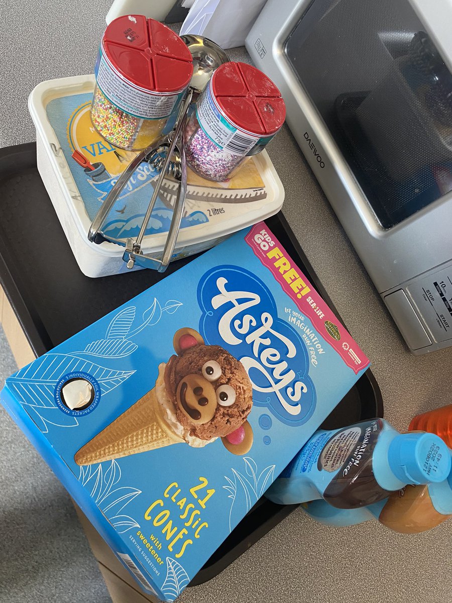 AmberWardNotts's tweet photo. The amber ward patients have really enjoyed the garden today have a sea side themed afternoon with fish and chips for lunch and ice creams later on 🍦🍦🍦#amberward #nottshc #nhs #millbrook https://t.co/WZhIUMDoDY