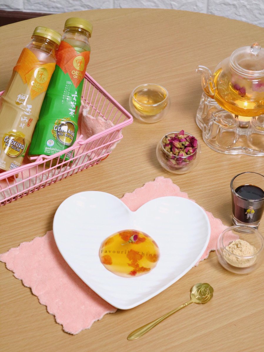 praewteddybear's tweet photo. •อากาศร้อนแบบนี้ รับ
“โมจิหยดน้ำเกียวคุโระกลีบกุหลาบ🌹
Gyokuro-Rozu Mizushingen Mochi “
ทานคู่กับ “ชาเกนไมฉะกุหลาบ
Genmaicha-Rozu ocha”🍵
ไหมคะ? 
•นึกถึงคุณสิงโตต้องนึกถึง”ดอกกุหลาบ”
ซึ่งเข้ากับความหอมหวานของยอดอ่อนของใบชาชั้นดี. ได้อย่างลงตัว❤️

#oishigoldchallenge #สิงโต 🦁 https://t.co/kMQGhHDn51