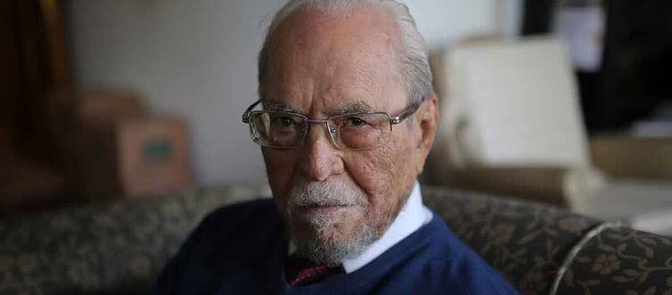 ''Türklerin övünülecek bir tarihleri vardır. Tarih bilirseniz ancak o zaman 'Ne mutlu Türk'üm!' sloganının bir manası vardır.''

Halil İnalcık