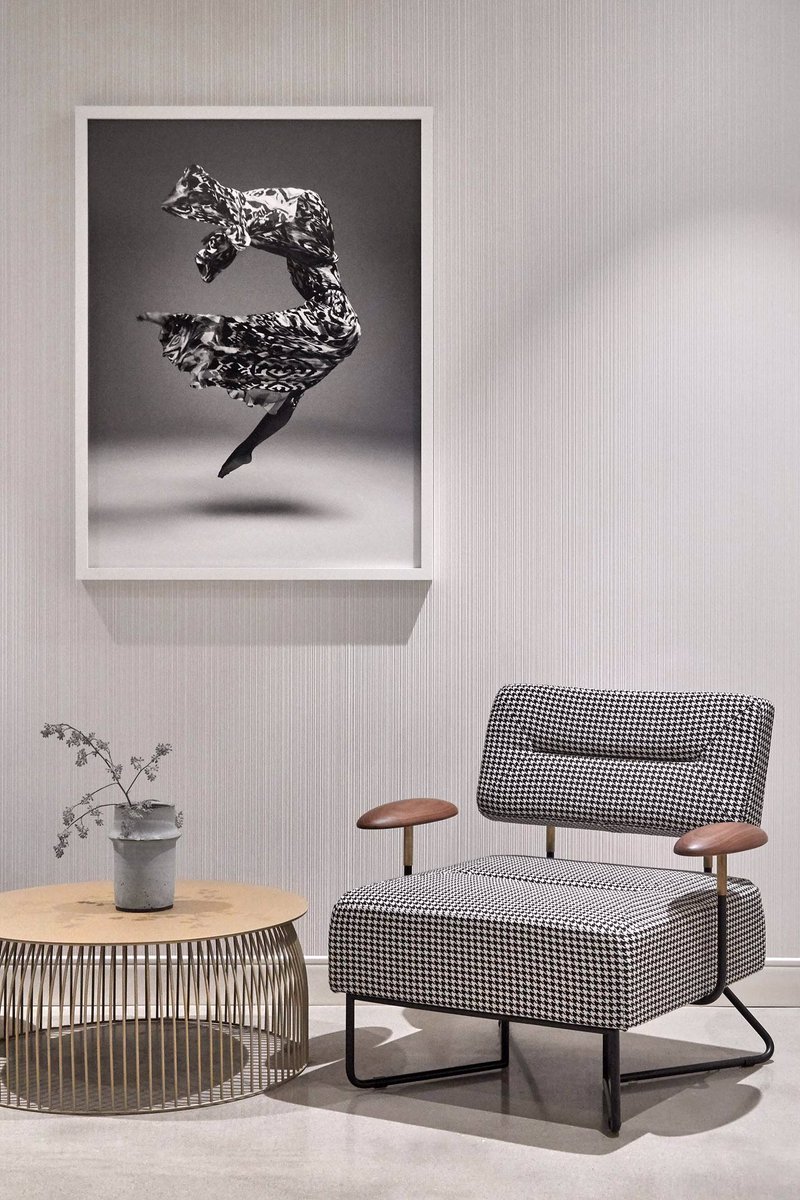 DAVISbuilds's tweet photo. History blends with hospitality in coworking provider @Convene’s location at Hamilton Square—a building that was once the location of Garfinckel’s department store!
📸 @garow311 #DAVISinMotion #interiordesign https://t.co/RuWjM7GFeD