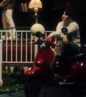 Adegan Suga dg motor scooter merah di mv stay gold mirip ky dia dulu di mv For you. Dan scene dimana member berjalan di mv stay gold yg mirip sama scene mereka di mv on. Artinya dmn namjoon sbg leader dn mereka berjalan beriringan menuju kebebasan dn menemukan keindahan.