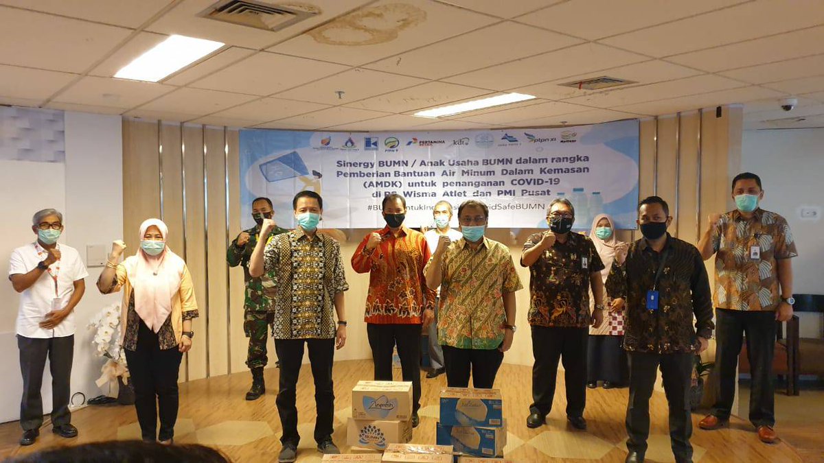 agrinas_palma's tweet photo. PT Indra Karya (Persero) bersama dengan 11 BUMN Produsen AMDK berikan bantuan 130 ribu botol air minum dalam kemasan melalui Kementerian BUMN untuk Rumah Sakit Rujukan Penanganan Covid-19 di Jakarta pada Jumat (26/6).

#CovidSafeBUMN
#InFresh
#NewNormal https://t.co/Nw1DQtJ3SM