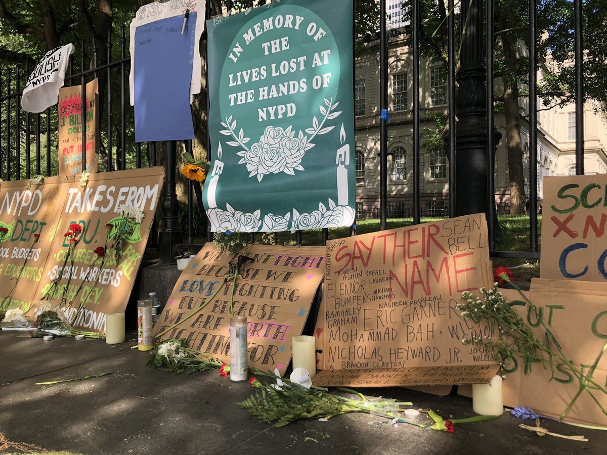 LamarSpeaks's tweet photo. A very moving shrine and memorial is set up here at #OccupyCityHall

New Yorkers have seen the NYPD murder far too many in our community.

From #amadoudiallo to #ShantelDavis
#SeanBell to #KawaskiTrawick
#RamarleyGraham to #KimaniGray
#EricGarner to #SaheedVassell

#DefundNYPD ✊🏾 https://t.co/Sq8IEdiKqp