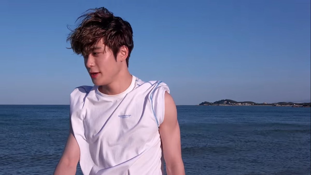 hyuckizm's tweet photo. look at him go https://t.co/CzJ5lvqzUD