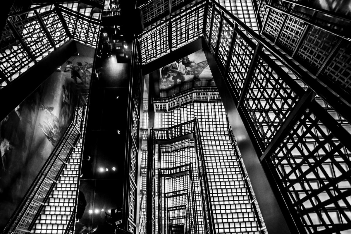 佐藤 達哉 Tatsuyasato 銀座アバクロの螺旋階段