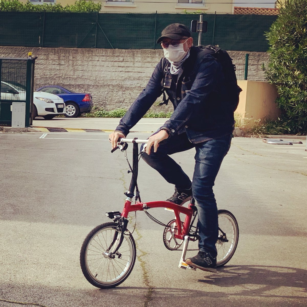 f_arnould's tweet photo. Retour au taf en vélo @MtpVelo #Brompton #velourbain #solutionvelo #velotaf #surmaroute #mobiliteactive #multimodal #bromptonlovers❤️ #montpellier @Brompton_France @montpellier_ https://t.co/phmSIUzGWL