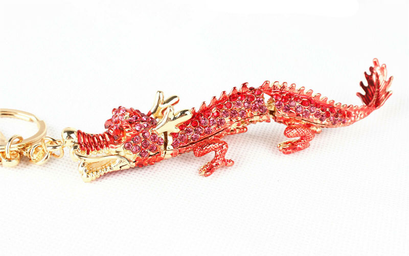 Dragon__Shop's tweet photo. This sparkly dragon charm would look great on a bag or attached to a bunch of keys, or it could be worn as a dragon charm. It also makes... 
https://t.co/bt8okNCvDF #Accessories #DragonCharm #DragonKeychain #DragonKeyring #Ad #loveDragons #fantasy #^^ https://t.co/TpBaux5c8U