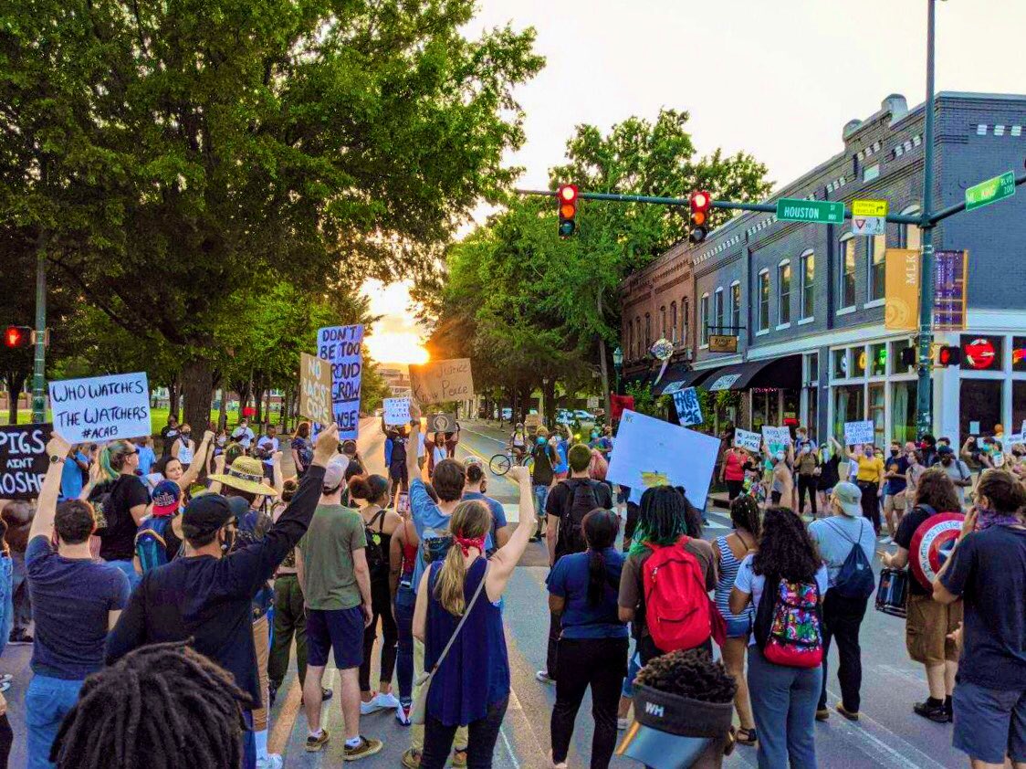 hillcityjosh's tweet photo. Last night’s #icantbreatheCHA protest. ✊🏻✊🏼✊🏽✊🏾✊🏿

@2021Mott @cgrimey423 @dsa_chatt #chattanooga #chattanoogaprotest #BlackLivesMatter https://t.co/5XK8awo94D