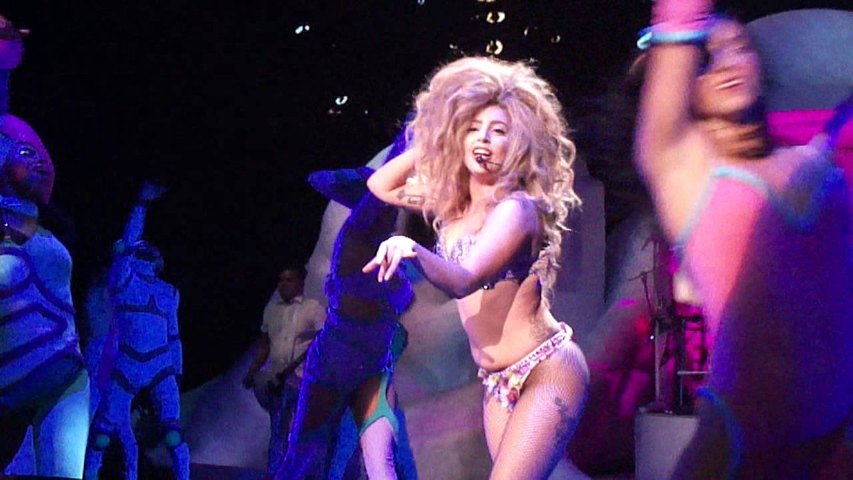 supernovamke's tweet photo. I went to artRAVE 6 years ago today 😭 https://t.co/9io2YAk2ey