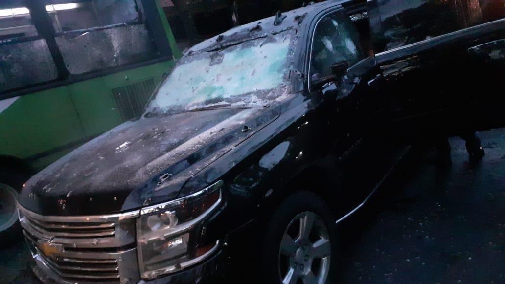 c4jimenez's tweet photo. LAS ARMAS USADAS PARA ATENTAR VS OMAR GARCÍA HARFUCH
Informan q el jefe de @SSC_CDMX tiene 3 impactos de bala, lesiones por esquirla. Sin embargo se encuentra estable. 
Uno de sus escoltas murió en el atentado que sufrió. 
Llevan a @FiscaliaCDMX a 12 detenidos https://t.co/XedsZq0nuP