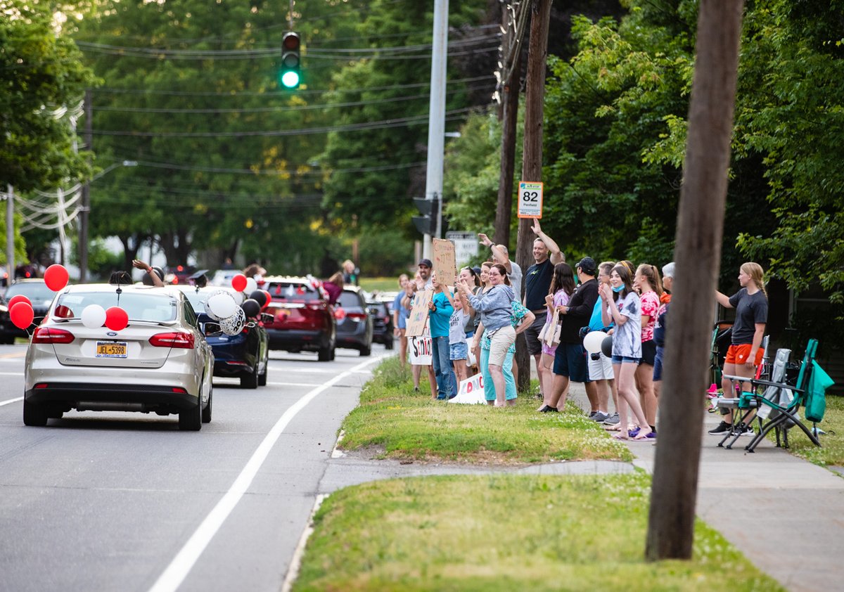 jdavis2731's tweet photo. A community Cap and  Gown Parade for @penfield2020! @ShamboPeter @PHSDrMaloney @News_8 @news10nbc @13WHAM @john_kucko @townofpenfield @mvogtpenfield @Bdavis2061 https://t.co/9343tw6HNe