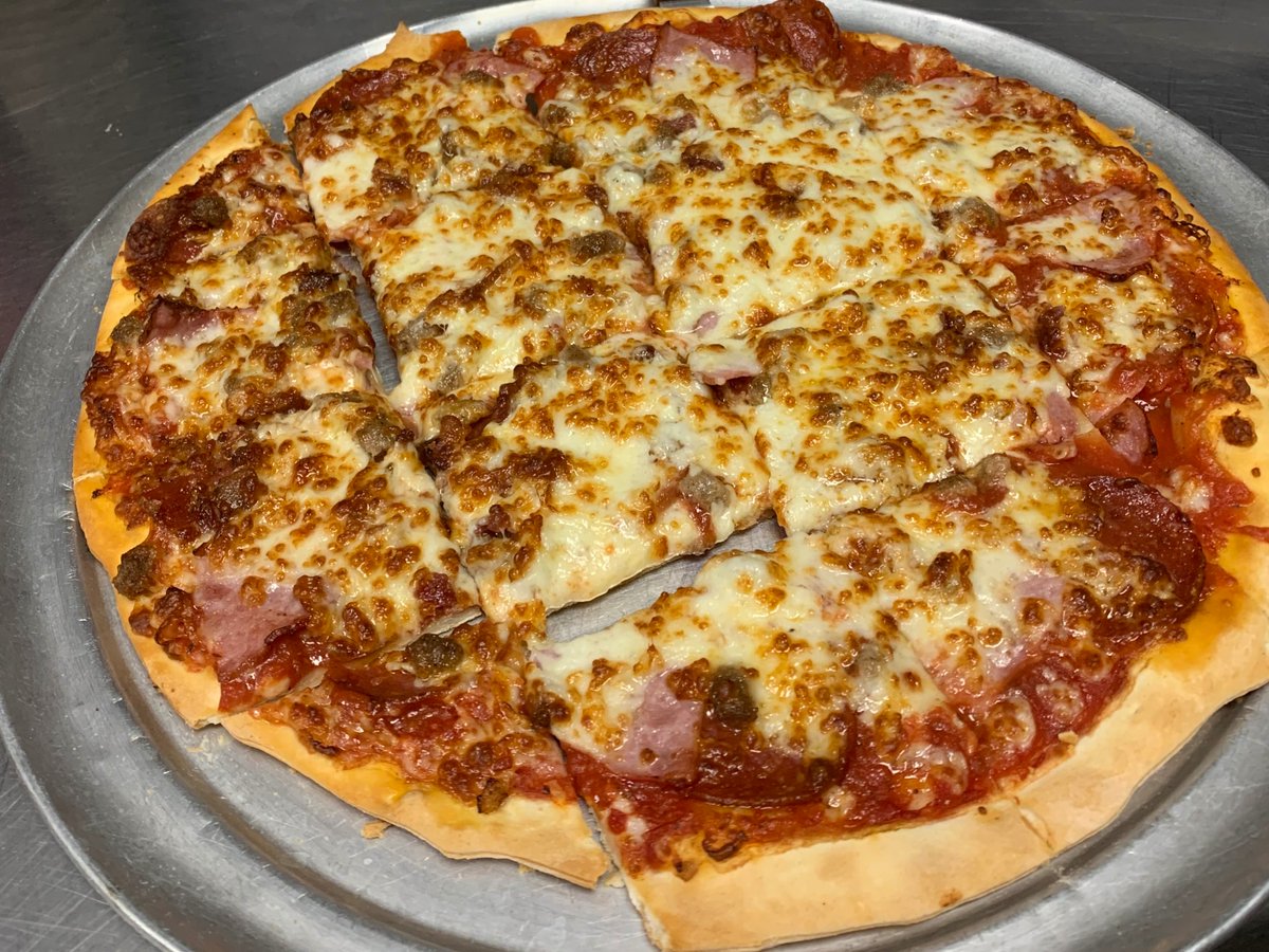 #FreePizzaFriday is here! Hit that RT button for your chance to win a free large one topping pizza from Mister B's! Must follow to win. 🍕🍕