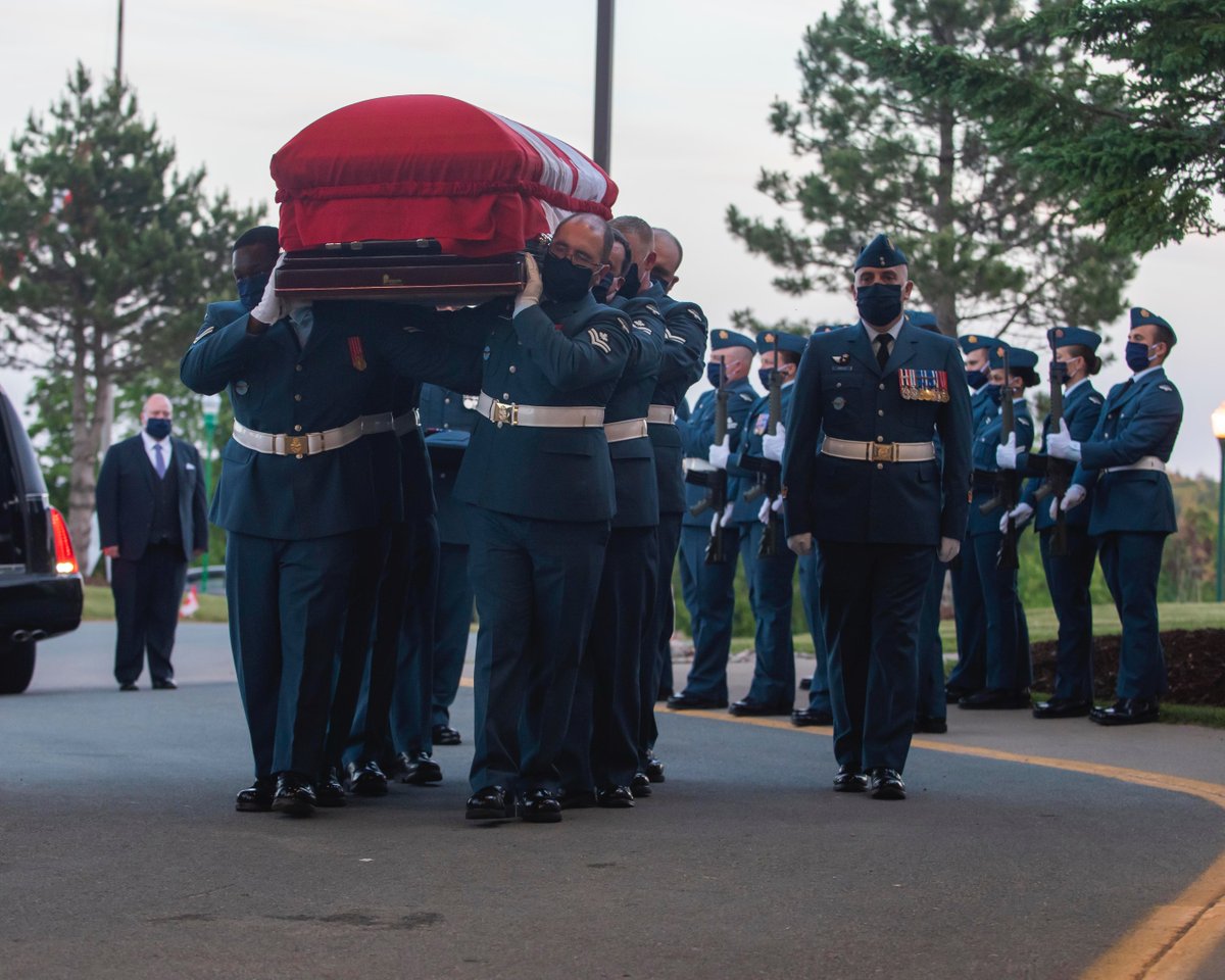 RCAF_ARC's tweet photo. Scenes from a homecoming.

Captain Brenden MacDonald, Captain Maxime Miron-Morin, Sub-Lieutenant Matthew Pyke, and Master Corporal Matthew Cousins arrived home in Nova Scotia, on Thursday, June 25. #WeWillRememberThem https://t.co/DkuHD9VzuN
