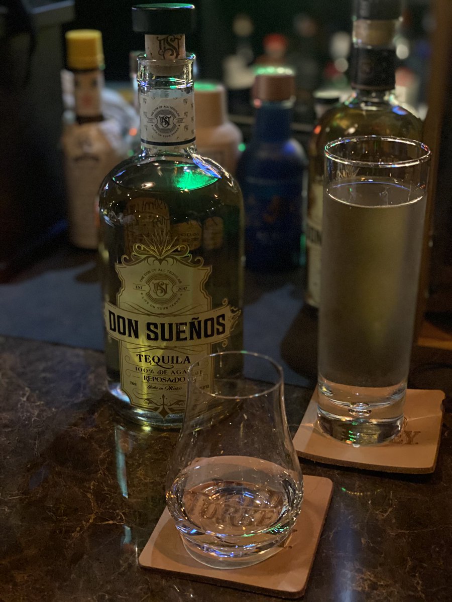 teqmae's tweet photo. 久々にじっくり味わうドンスエニョスレポ。美味いなあ。

#tequila 
#donsuenos https://t.co/yHo3ufoJOO