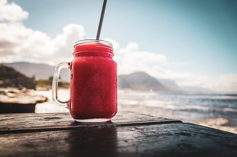 ReddyIce's tweet photo. Wishing you were at the beach with an ice cold beverage in your hand? Us too! What’s your drink of choice?
#summertime #drinks #beachtime #familyday #relax #icecold #buyice #getice https://t.co/RlPwHQXcp6