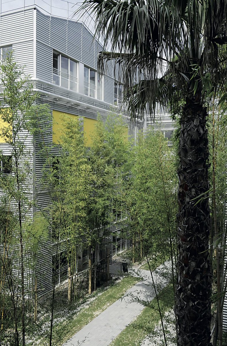 AMC_archi's tweet photo. [REALISATION] Profusion végétale, matériaux industriels et espaces de travail flexibles. A Bègles, l'architecte #AlexandreChemetoff transforme un centre de tri postal en @CiteNumerique
#AMCarchi #teamarchi
https://t.co/elONyHGoYa https://t.co/NK01E3rZdT