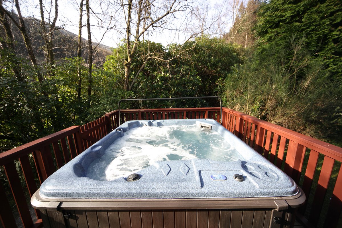 ArgyllHolidays's tweet photo. ★ COMPETITION - THREE DAYS TO GO ★

We’re getting set to reopen on 3rd July - to celebrate, we’re offering you + 4 the chance to be some of our first Hot Tub guests after we reopen!

Follow, Retweet &amp; Tell us who you'd bring!

Safer Stays in Argyll >>> https://t.co/kn4I1Ax9Wx https://t.co/ueSP3uijNv
