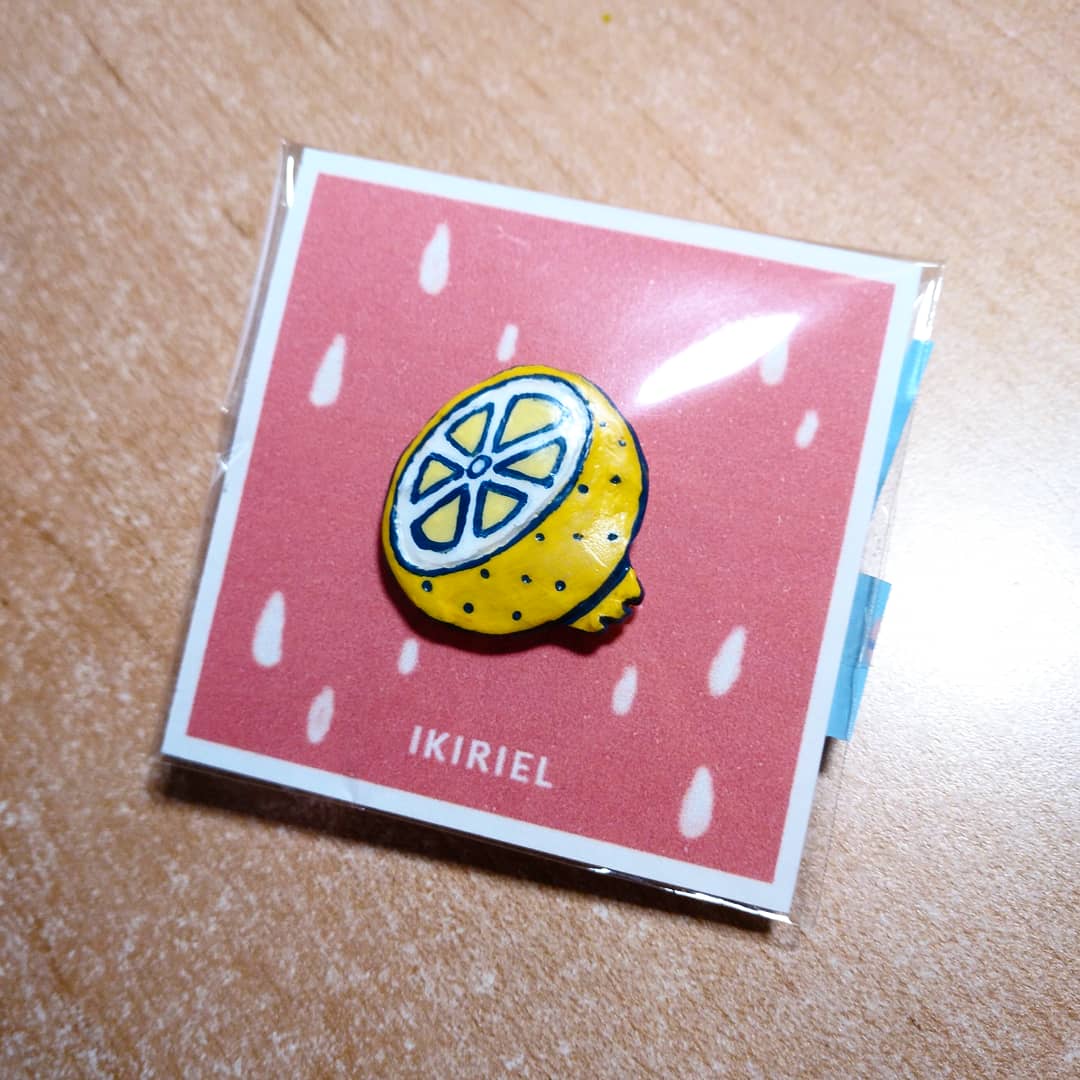 Multi_Phobic's tweet photo. Un regalito que hicimos para nuestra amiga @ikiriel✨ Dos pines basados en sus ilustraciones💕
-
#polymerclay #handmade #hechoamano https://t.co/CCjddyRSYZ