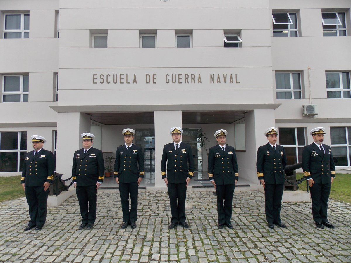 ESGUE3's tweet photo. Continua en forma presencial el Curso de Pasaje de Grado de Capitanes de Fragata para Capitanes de Navío en la Escuela de Guerra Naval. https://t.co/QSDY4O7HXD