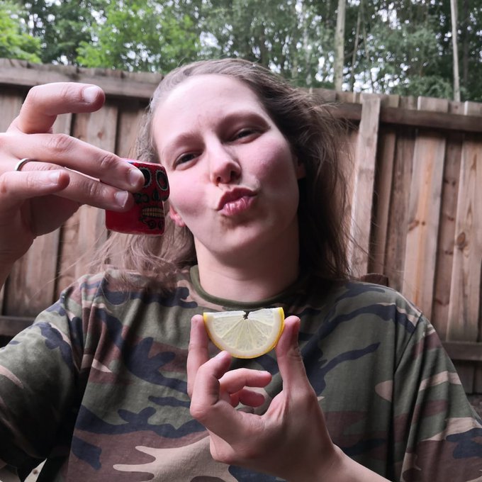 Feierabend!! Jetzt wird ordentlich Tequila getrunken und F&uuml;&szlig;chen hochgelegt! #tequila #gartenpart #partytime<a href="/tag/party"class="tags"><span>#party</span></a><a href="/tag/feierabend"class="tags"><span>#feierabend</span></a><a href="/tag/partytime"class="tags"><span>#partytime</span></a><a href="/tag/tequila"class="tags"><span>#tequila</span></a><a href="/tag/freitagabend"class="tags"><span>#freitagabend</span></a>