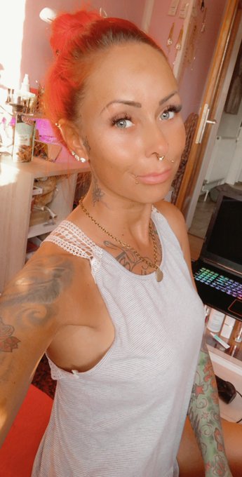 Ganz sch&ouml;n warm heute, ich h&uuml;pf erstmal in den Pool 😄 w&uuml;nsche euch ein sch&ouml;nes Wochenende meine Lieben<a href="/tag/haveaniceday"class="tags"><span>#haveaniceday</span></a><a href="/tag/haveaniceweekend"class="tags"><span>#haveaniceweekend</span></a>