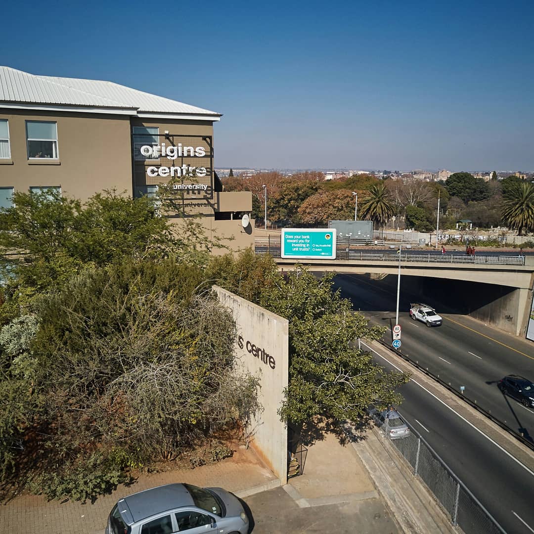 OriginsCentre's tweet photo. #johannesburg, @wits__university and @OriginsCentre from the air.
Photos by Neil Kirby
#ilovejoburg #joburgspaces #dronephotography https://t.co/VB0uBdtOTc