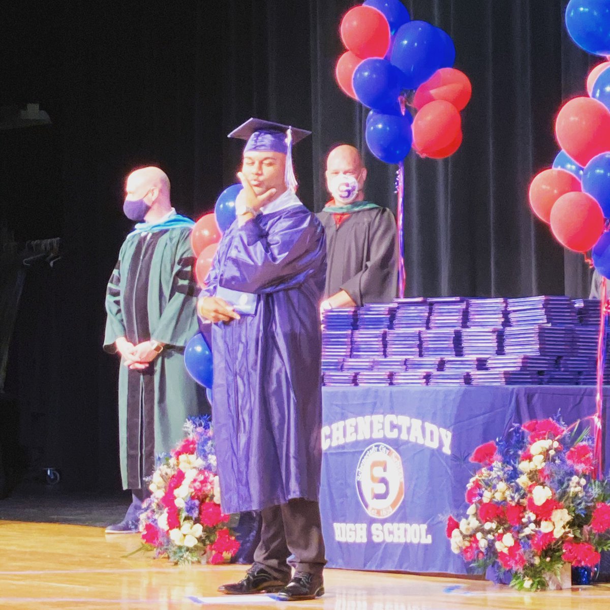 SCSchools's tweet image. #shsclassof2020 looking good