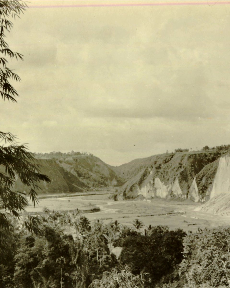 potolawas's tweet photo. Karbouwengat bij Fort de Kock, circa 1900-1939.
(Part 1).
•
📸: Leiden University Libraries
•
#potolawas #potolawasbukittinggi #ngaraisianok #ngaraisianokbukittinggi #explorebukittinggi #pesonabukittinggi https://t.co/19hNolbWd1