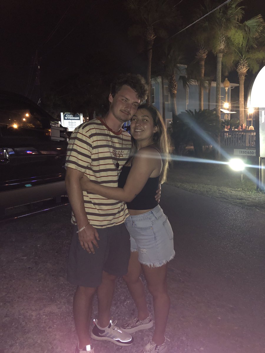 Haylee_Kk's tweet photo. Went to the beach and lived it up 💕 https://t.co/YYD7Yjlwi2
