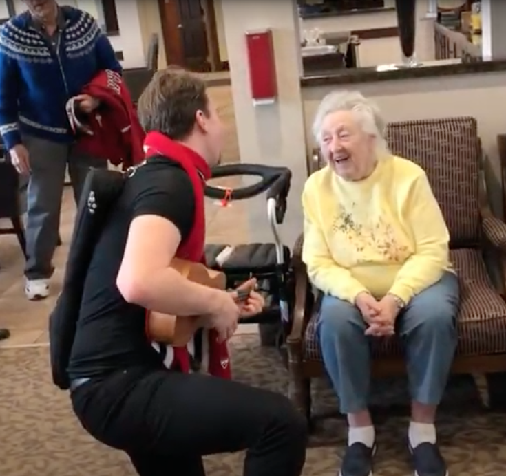 ChrisHolz74's tweet photo. Seniors have been particularly impacted by #COVID19, and often face loneliness and isolation. @SmileTheatre launched a FREE online program thats reached #seniors in over 1300 #LongTermCare homes across #Canada. Spread the word, and to learn more visit: https://t.co/8Nzc4LGJZn https://t.co/4biZBiaMg1
