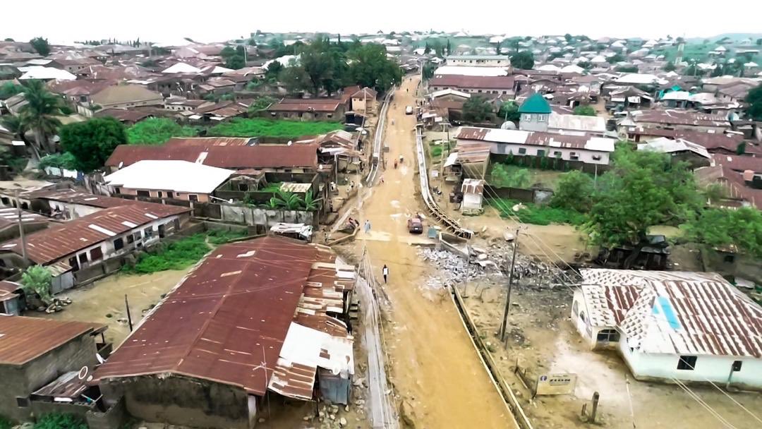 UmaarKudu's tweet photo. Gov. @abusbello promised to conplete all on going projects in the state.
FROM SULEJA LGA, NIGER STATE:
Work in progress on the Jubillee road in Suleja LG, Niger State.
Road Master
#LoloIsWorking https://t.co/EIzjucY22a