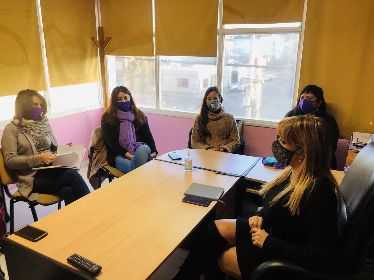LorenaAlcala's tweet photo. Hace instantes nos reunimos junto a la Dira. del Área de la mujer @Prisciltw y la organización #Proyectandolibertad donde dialogamos sobre su proyecto de taller literario para personas privadas de su libertad.📖 Como también de otros proyectos que ya tienen en marcha. https://t.co/CgkooeOOPR
