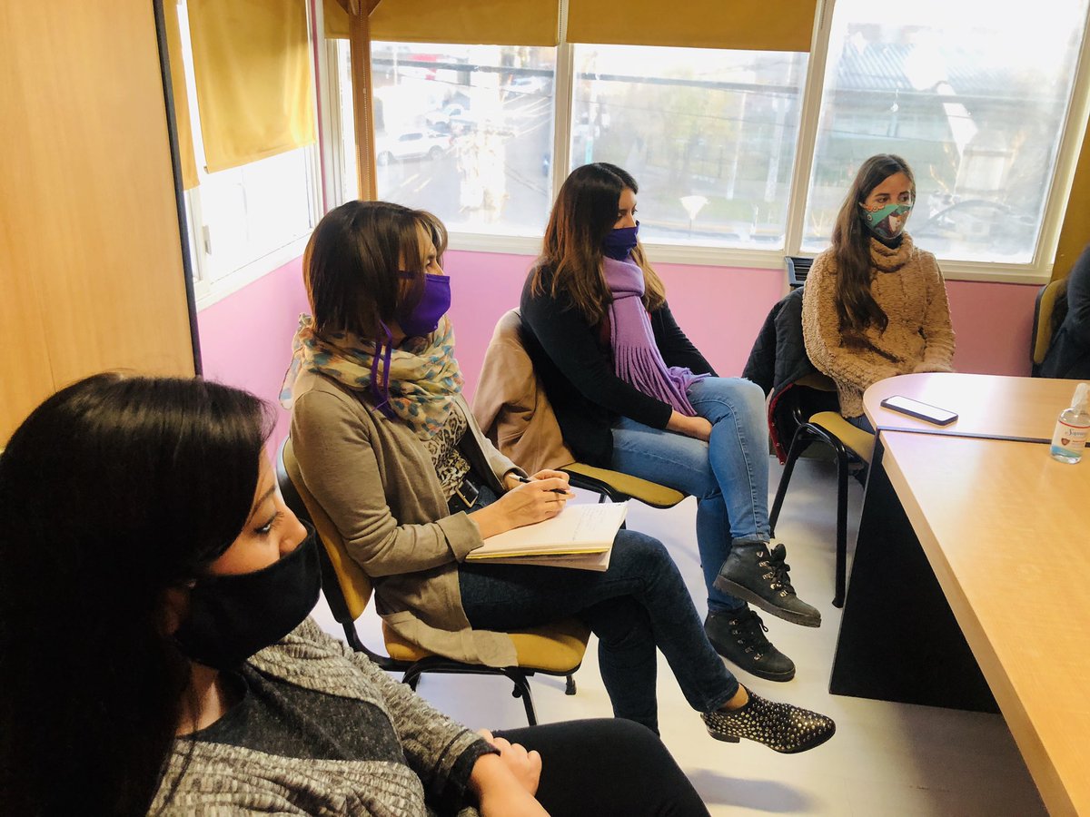LorenaAlcala's tweet photo. Hace instantes nos reunimos junto a la Dira. del Área de la mujer @Prisciltw y la organización #Proyectandolibertad donde dialogamos sobre su proyecto de taller literario para personas privadas de su libertad.📖 Como también de otros proyectos que ya tienen en marcha. https://t.co/CgkooeOOPR