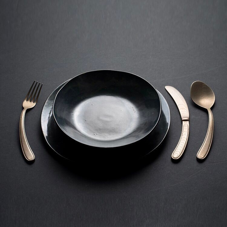 MesmerizeD_it's tweet image. Curved Flatware by @object.rights which is 3D printed in bronzed steel and curved to reduce wrist pressure!

Visit: mesmerized.it

#cutlery #cutlerydesign #flatware #bronzedsteel #bronze