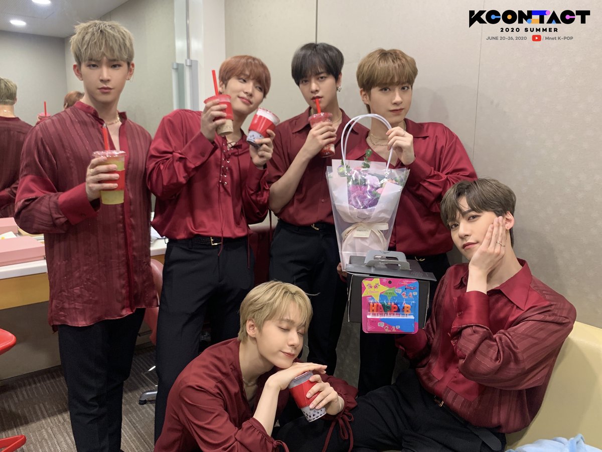 KCON_official's tweet photo. [KCON:TACT 2020 SUMMER]

A little treat from #KCONTACT and #KCONers for #ONEUS ! We hope they enjoyed their #KCONWISH !

▶#MnetKpopYouTube: https://t.co/E2B2iQBHoH 
#KCON #LetsKCON #KCON247 #KCON2020 https://t.co/N1vkymlN2T