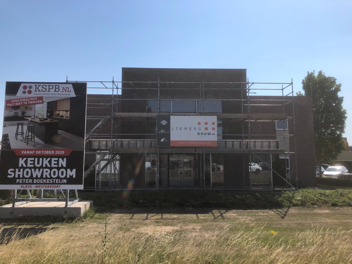 Ons reclame-zeiltje hangt er weer netjes bij.