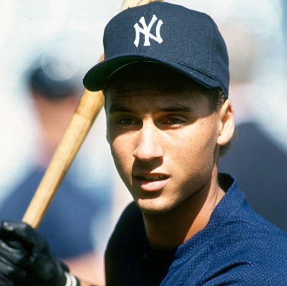 Hoy cumpleaños \"El Capitán\" 
Derek Jeter. Happy Birthday!! 